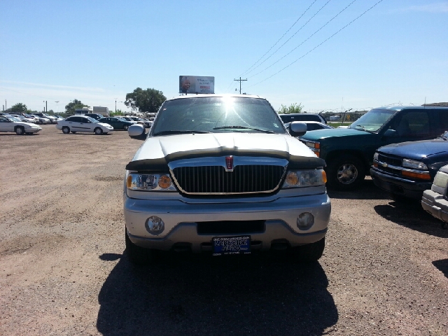 Lincoln Navigator 2000 photo 2