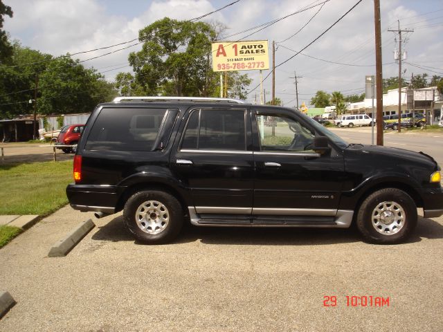 Lincoln Navigator 2000 photo 4