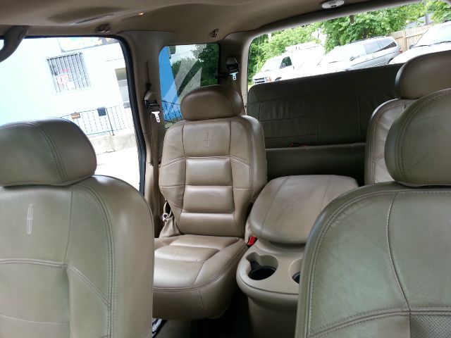 Lincoln Navigator 2001 photo 3