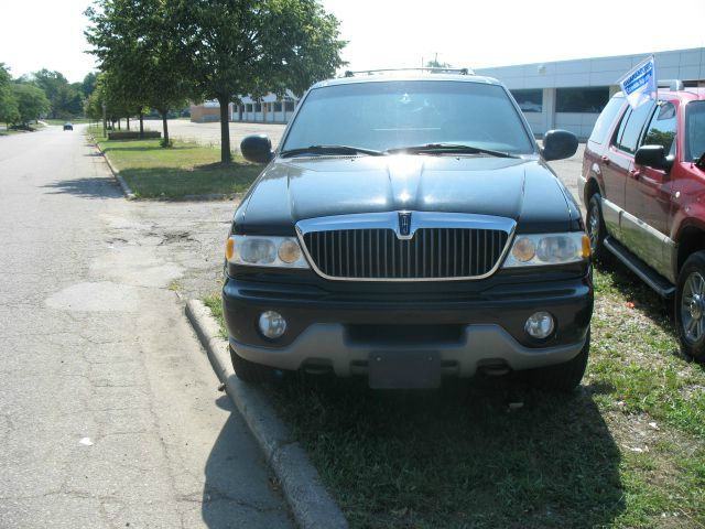 Lincoln Navigator 2001 photo 2