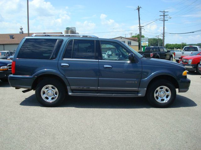 Lincoln Navigator 2001 photo 1