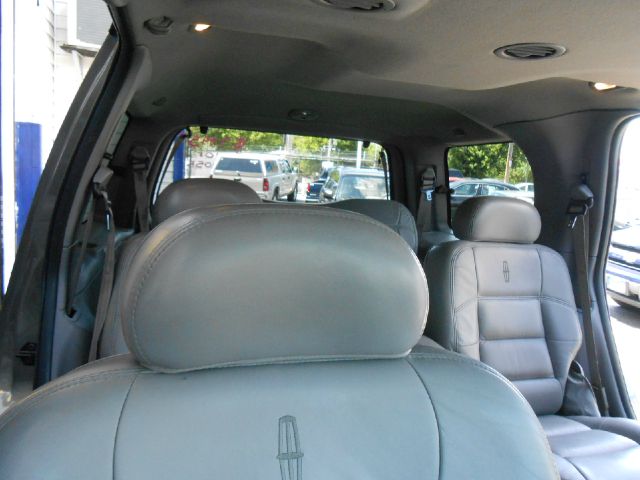 Lincoln Navigator 2001 photo 2