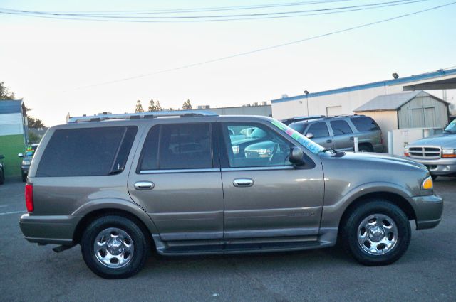 Lincoln Navigator 2001 photo 3