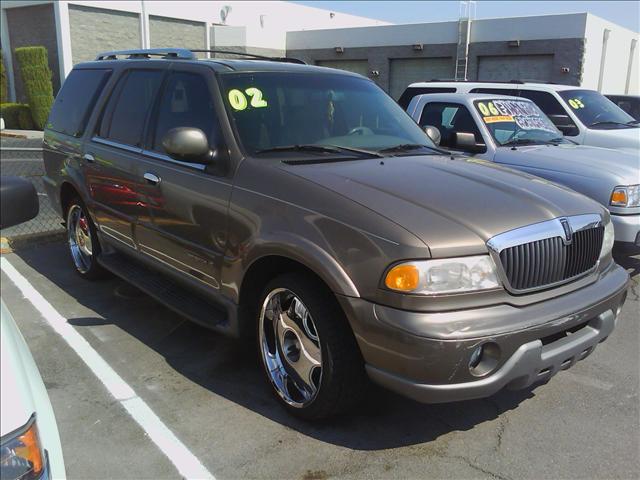 Lincoln Navigator 2001 photo 2