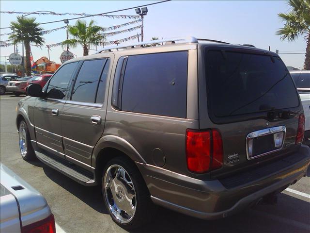 Lincoln Navigator 2001 photo 3