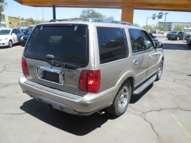 Lincoln Navigator 2001 photo 2