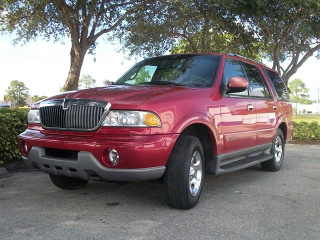 Lincoln Navigator 2001 photo 1