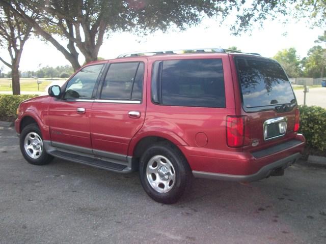 Lincoln Navigator 2001 photo 2