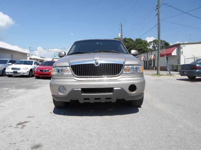 Lincoln Navigator 2001 photo 16