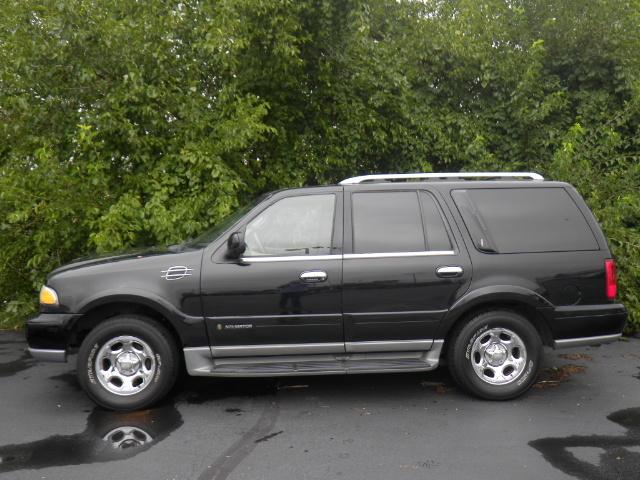 Lincoln Navigator 2001 photo 1