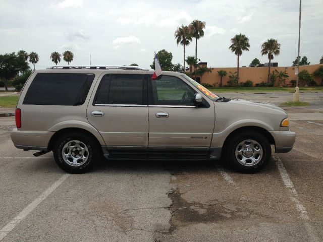 Lincoln Navigator 2001 photo 3