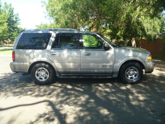 Lincoln Navigator 2001 photo 1