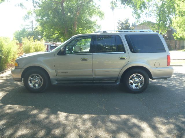 Lincoln Navigator 2001 photo 2