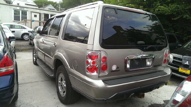 Lincoln Navigator 2001 photo 1