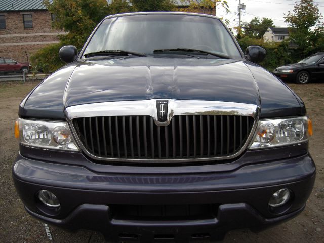 Lincoln Navigator 2001 photo 2