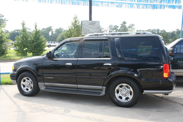 Lincoln Navigator 2001 photo 2