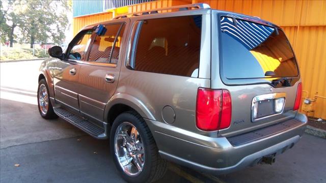 Lincoln Navigator 2002 photo 2