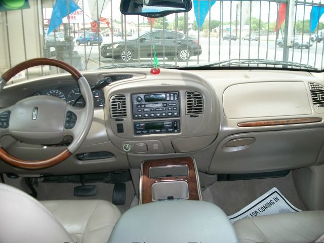 Lincoln Navigator 2002 photo 3