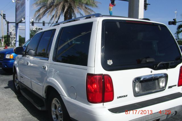 Lincoln Navigator 2002 photo 3