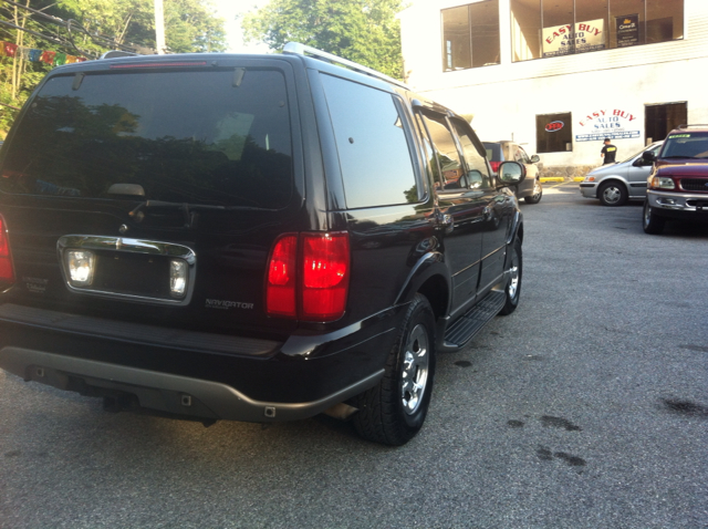 Lincoln Navigator 2002 photo 1