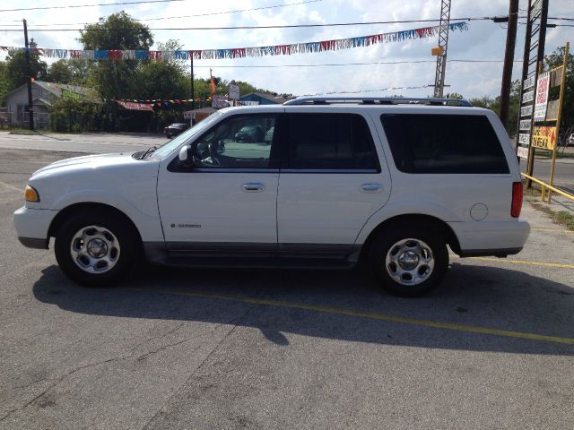 Lincoln Navigator 2002 photo 1