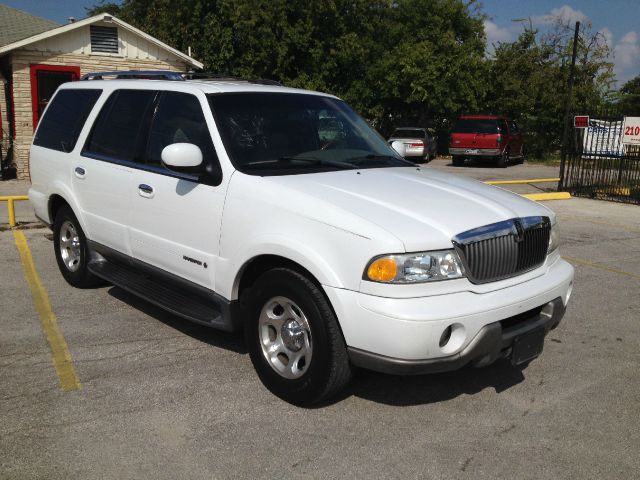 Lincoln Navigator 2002 photo 3