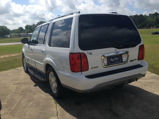 Lincoln Navigator 2002 photo 1