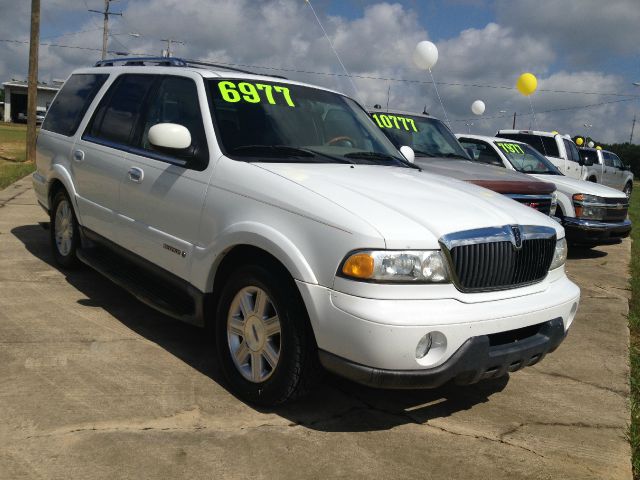 Lincoln Navigator 2002 photo 2