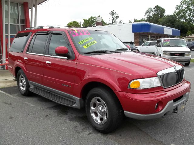 Lincoln Navigator 2002 photo 2