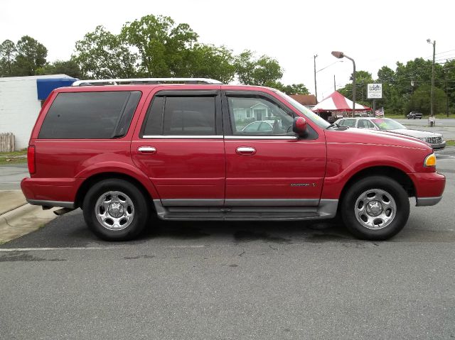 Lincoln Navigator 2002 photo 3