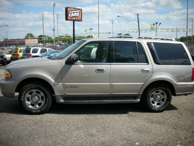 Lincoln Navigator 2002 photo 1