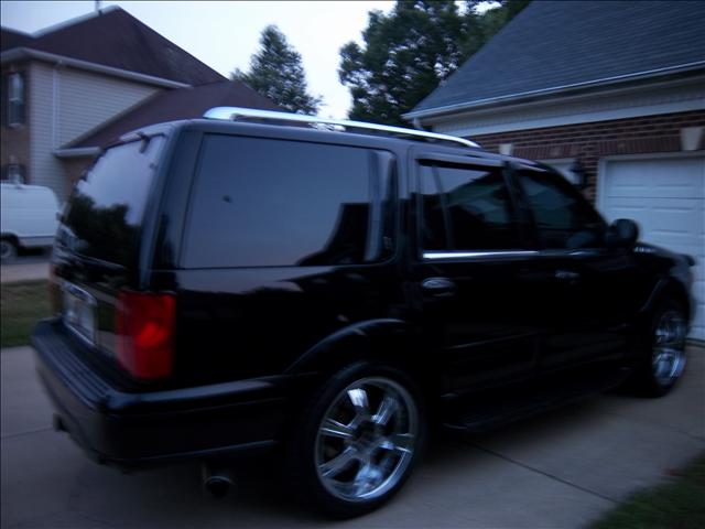 Lincoln Navigator 2002 photo 2