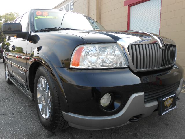 Lincoln Navigator 2003 photo 3