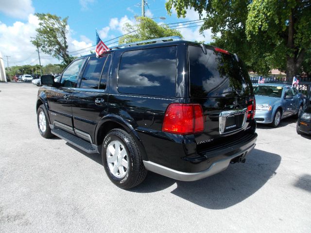 Lincoln Navigator 2003 photo 2