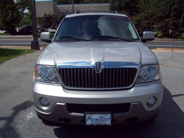 Lincoln Navigator 2003 photo 1