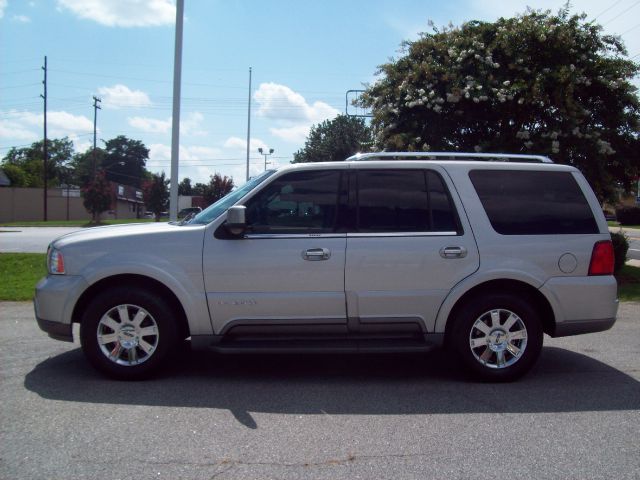 Lincoln Navigator 2003 photo 2