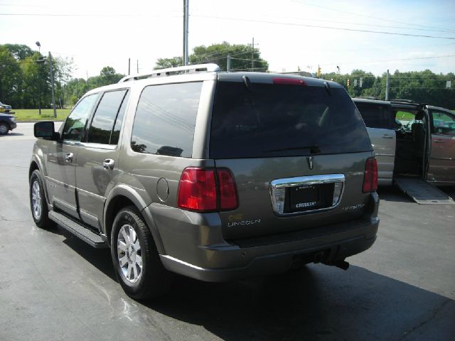 Lincoln Navigator 2003 photo 2