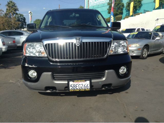 Lincoln Navigator 2003 photo 2