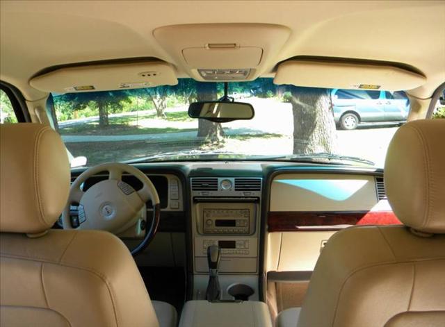 Lincoln Navigator 2003 photo 2