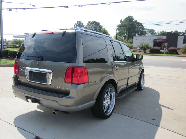 Lincoln Navigator 2003 photo 1