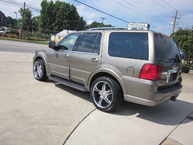 Lincoln Navigator 2003 photo 2