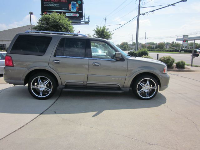 Lincoln Navigator 2003 photo 3