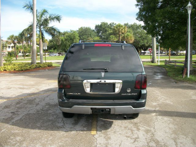 Lincoln Navigator 2003 photo 2