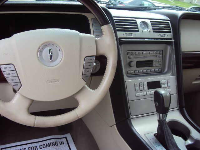 Lincoln Navigator 2003 photo 1