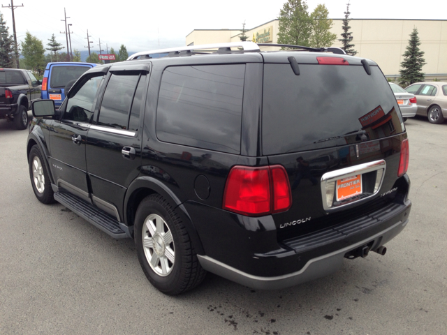 Lincoln Navigator 2003 photo 2