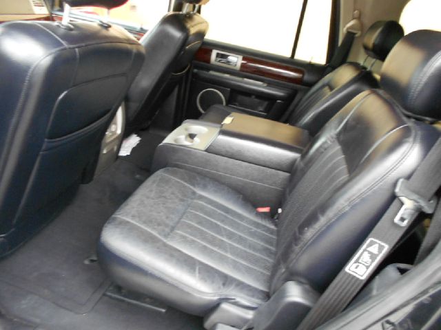 Lincoln Navigator 2003 photo 2