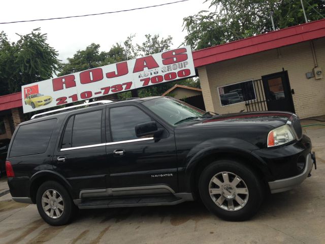 Lincoln Navigator 2003 photo 2