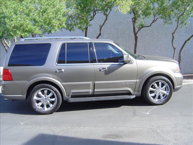 Lincoln Navigator 2003 photo 3