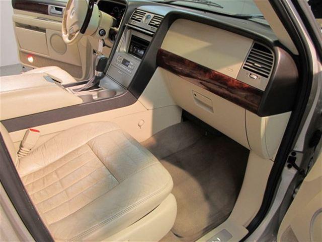 Lincoln Navigator Silver Shadow Long Wheelbase Sport Utility