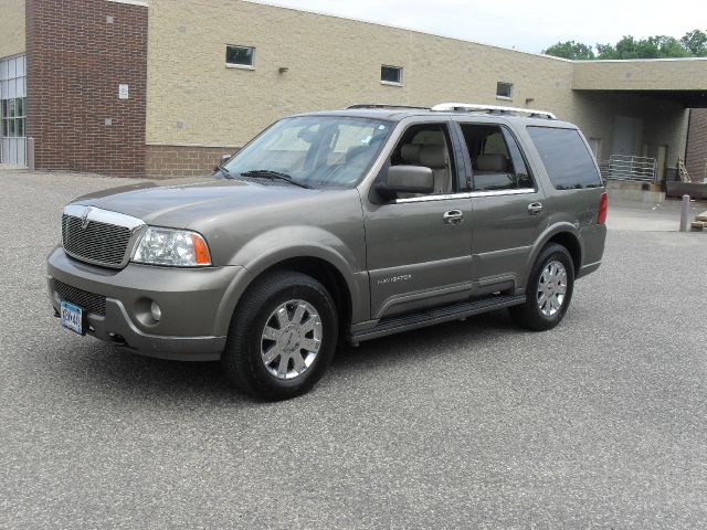 Lincoln Navigator 2003 photo 2